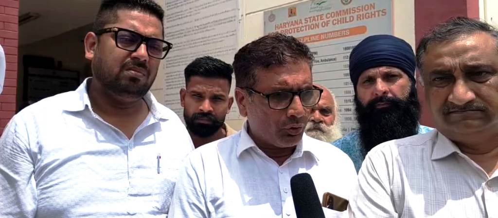 Congress Workers Arrive at Kotwali Police Station Following BJP Complaint